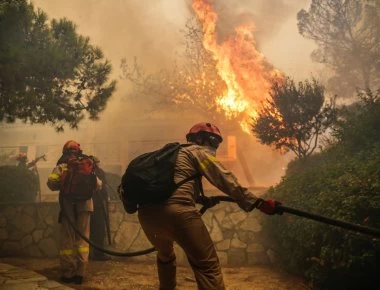 Βίντεο γροθιά στο στομάχι έφτιαξαν οι νέοι στο Μάτι: Καήκαμε επειδή ήμασταν μόνοι